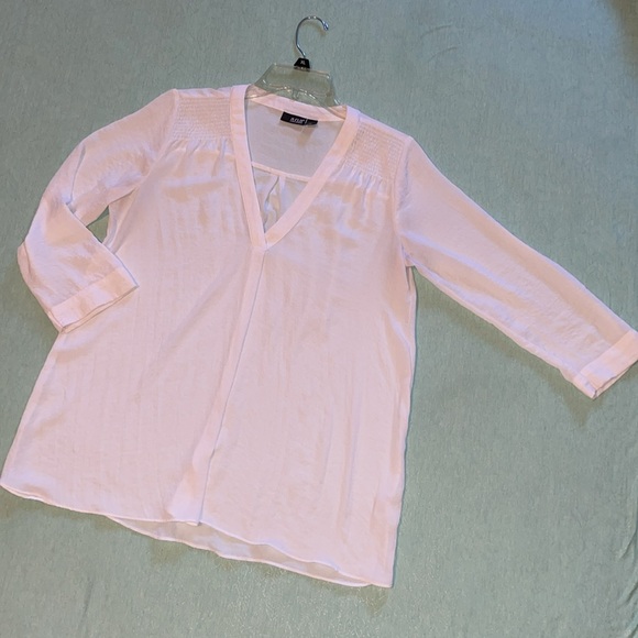 a.n.a. A New Approach white V-neck smocked-shoulder semi-sheer 3/4 sleeve top M - Picture 8 of 15